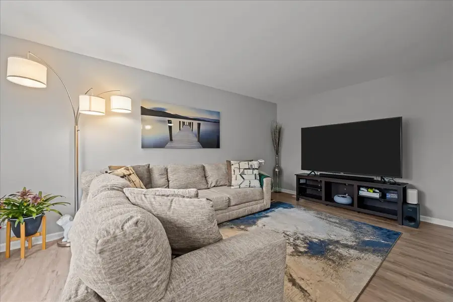 7315 Winthrop Way #16, Downers Grove, IL 60516 - Image #2