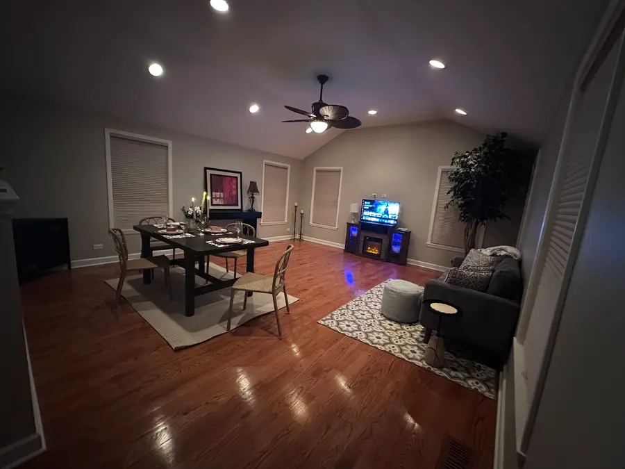 9221 S Avers Avenue, Evergreen Park, IL 60805 - Image #3