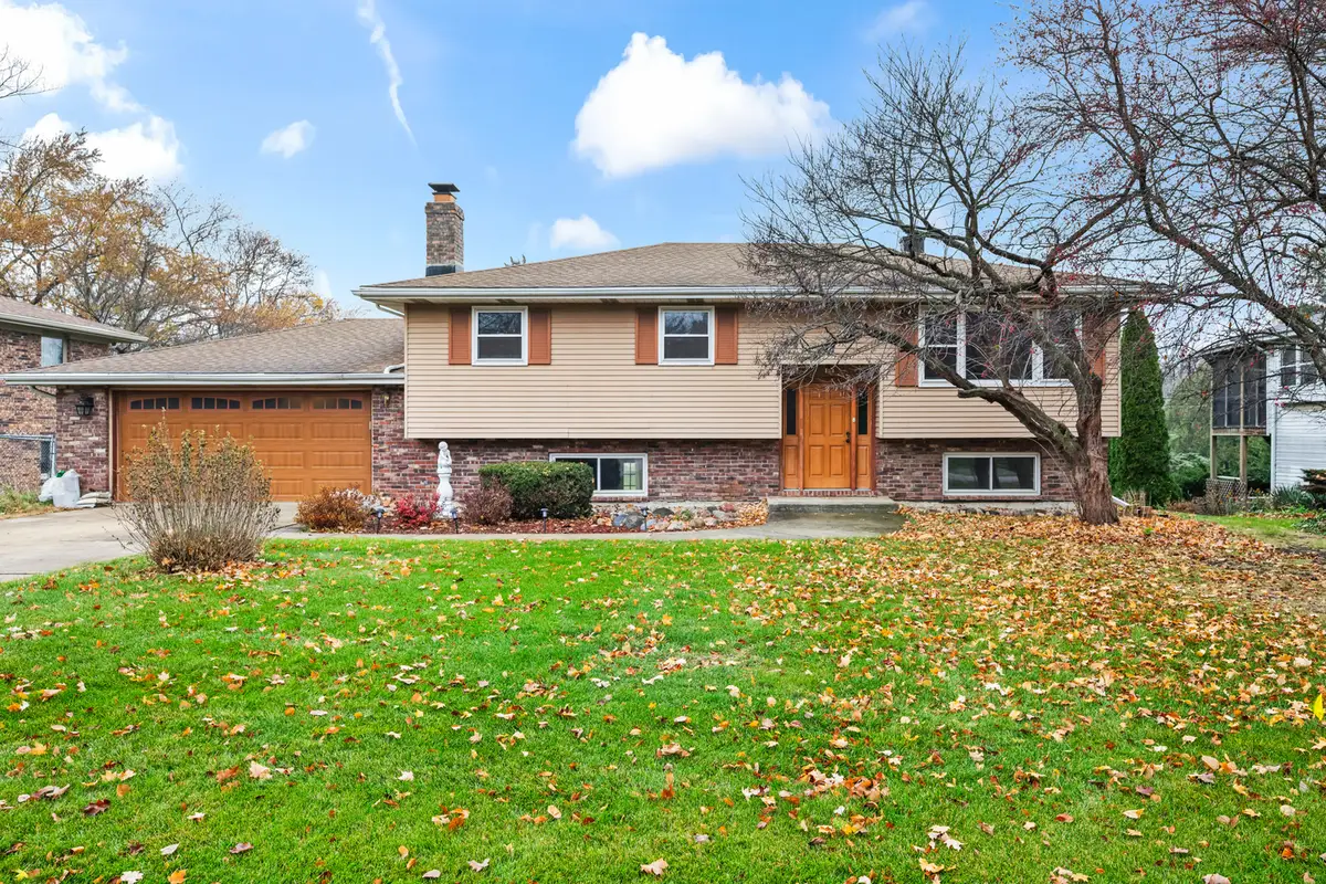 370 W Walnut Street, Roselle, IL 60172 - Image #1