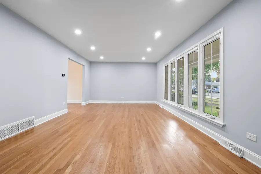 1813 E Wood Lane, Mount Prospect, IL 60056 - Image #3