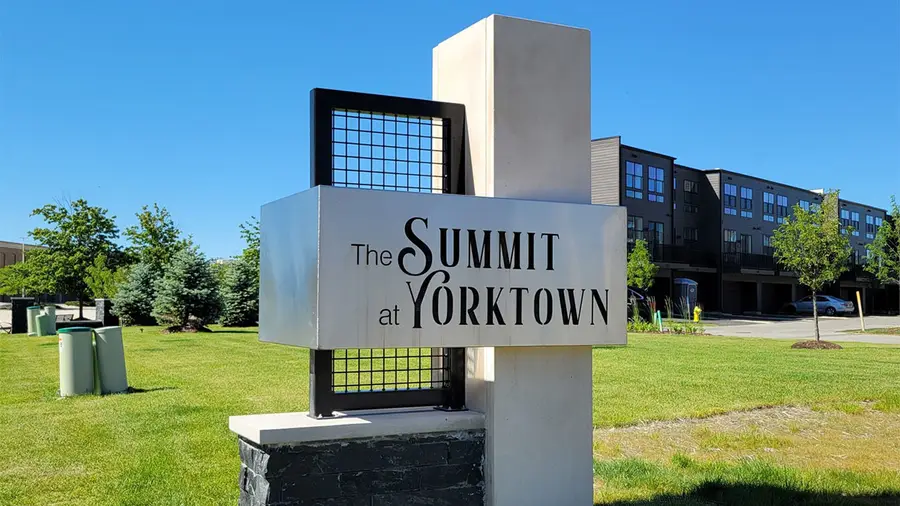 377 Summit Circle, Lombard, IL 60148 - Image #2