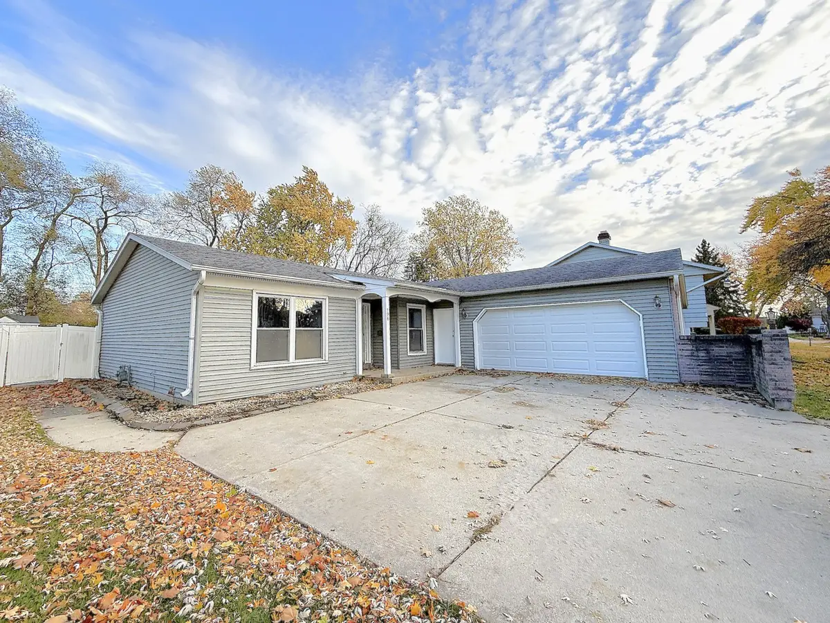 196 Green Court, Streamwood, IL 60107 - Image #1