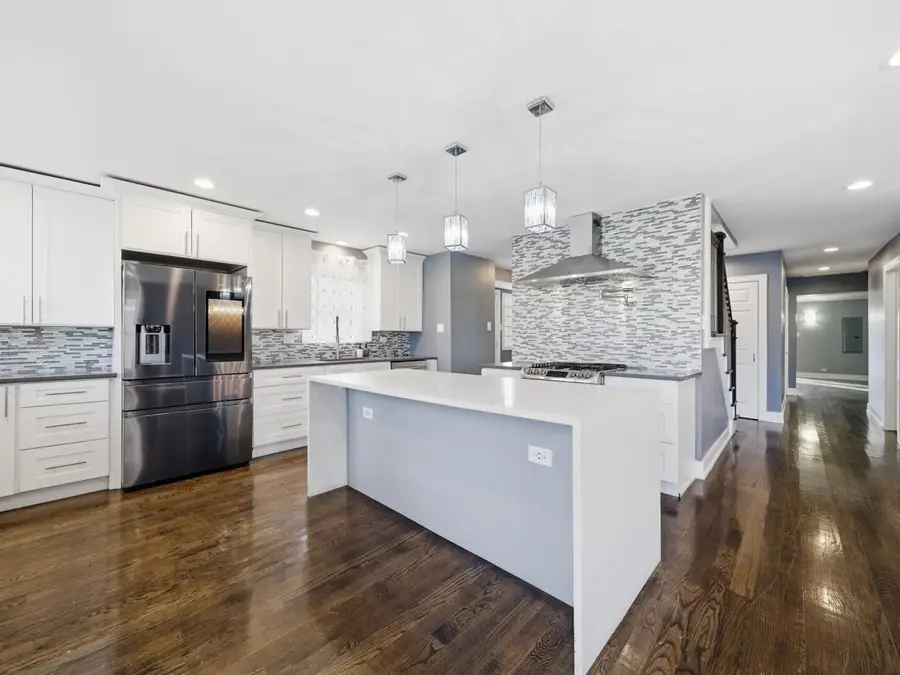 10618 Mason Avenue, Chicago Ridge, IL 60415 - Image #2