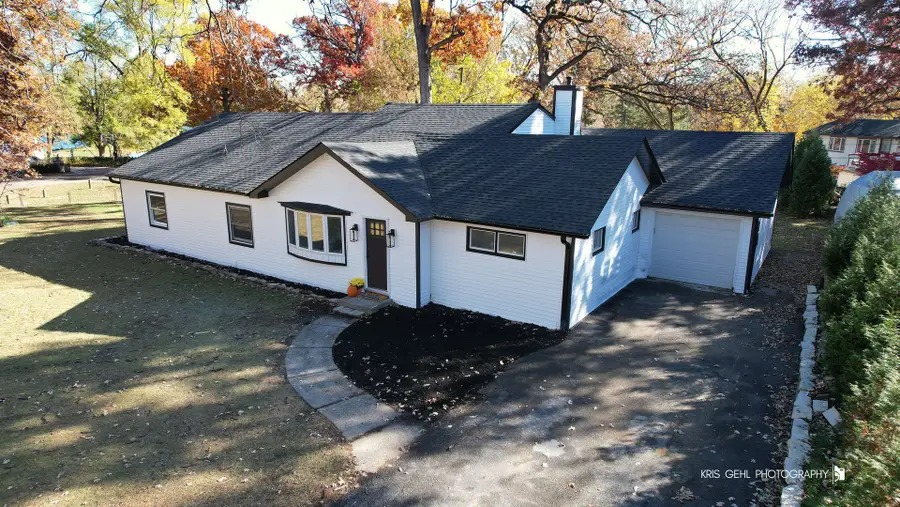 18653 W Willow Point Drive, Grayslake, IL 60030 - Image #2