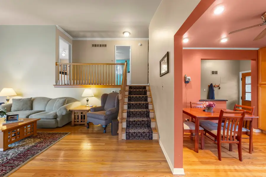 402 E Huntington Lane, Elmhurst, IL 60126 - Image #3