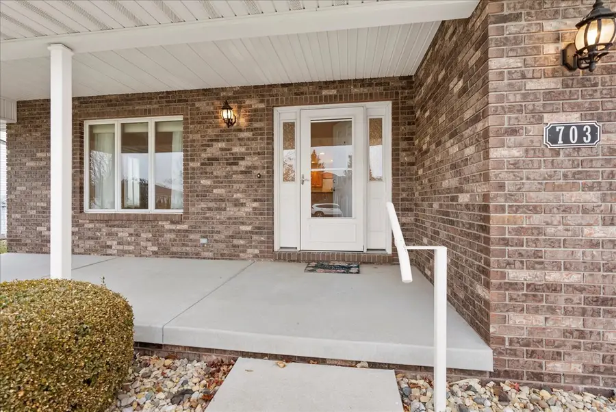 703 Kingwood Drive, El Paso, IL 61738 - Image #2