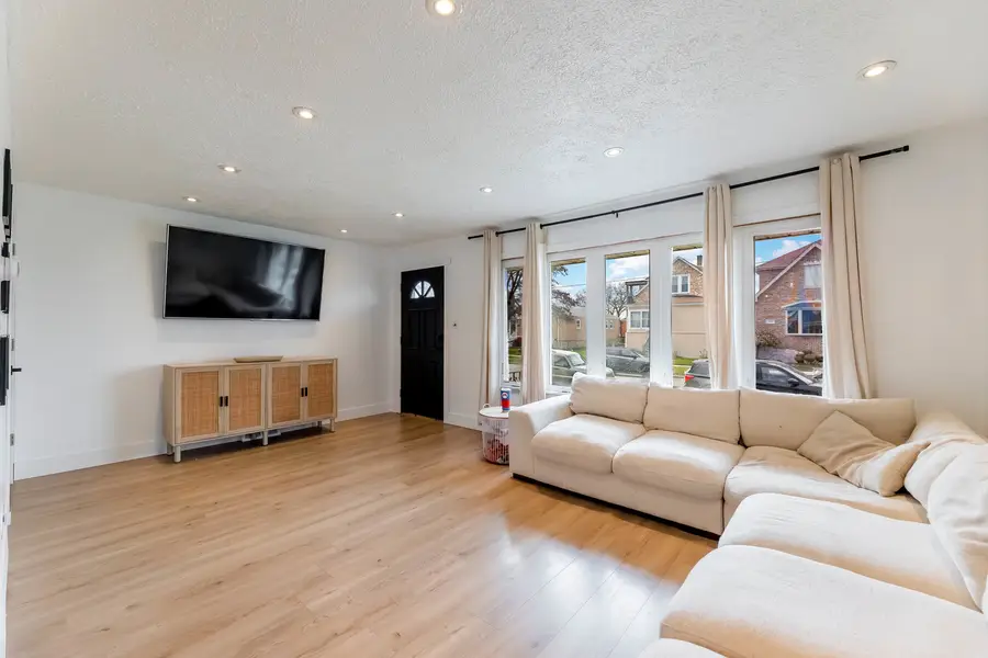 5105 S Mobile Avenue, Chicago, IL 60638 - Image #3