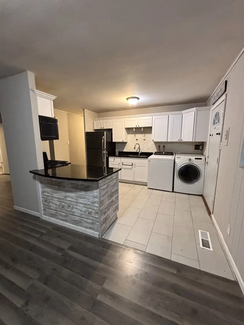 140 Hickory Drive, Carpentersville, IL 60110 - Image #3