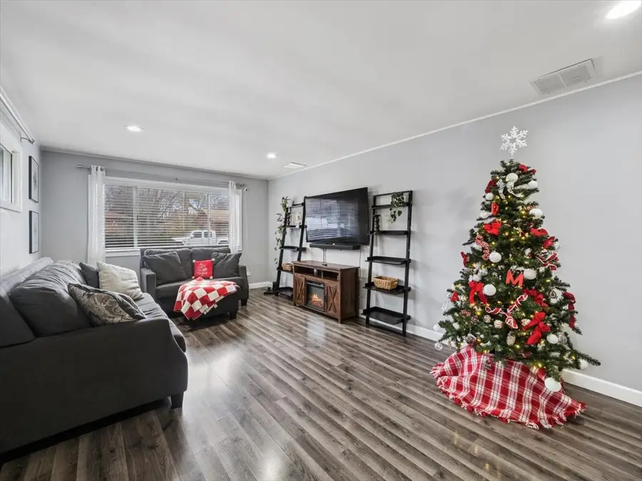 1220 Fulton Drive, Streamwood, IL 60107 - Image #3