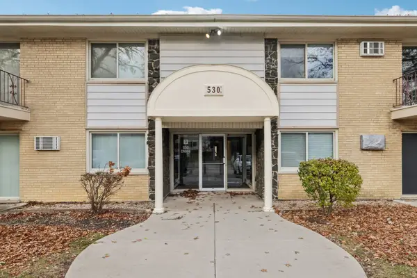 530 Chase Drive #4, Clarendon Hills, IL 60514