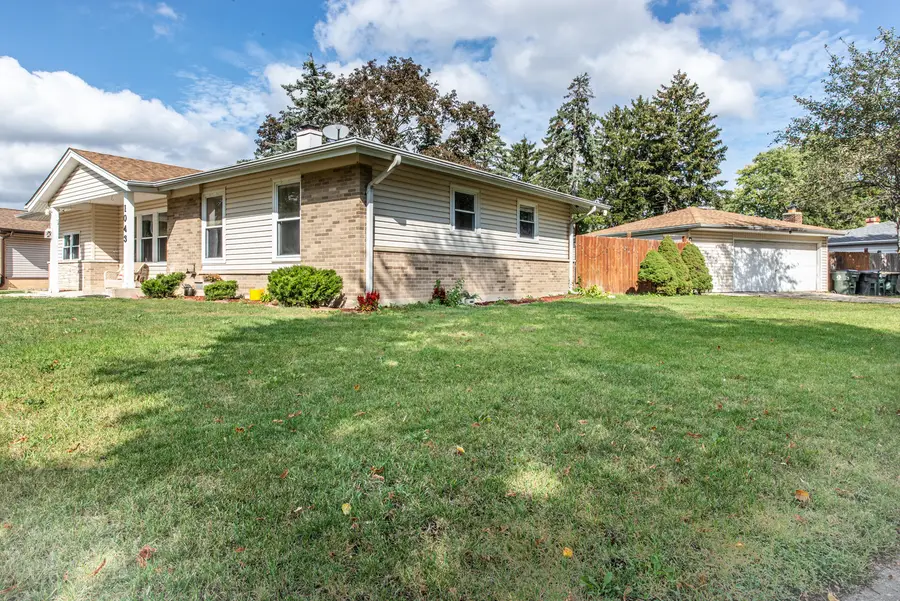 1043 Elmwood Lane, Elk Grove Village, IL 60007 - Image #3