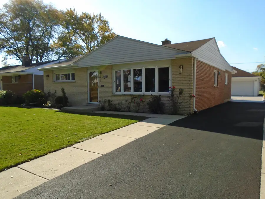 8258 N Octavia Avenue, Niles, IL 60714 - Image #2
