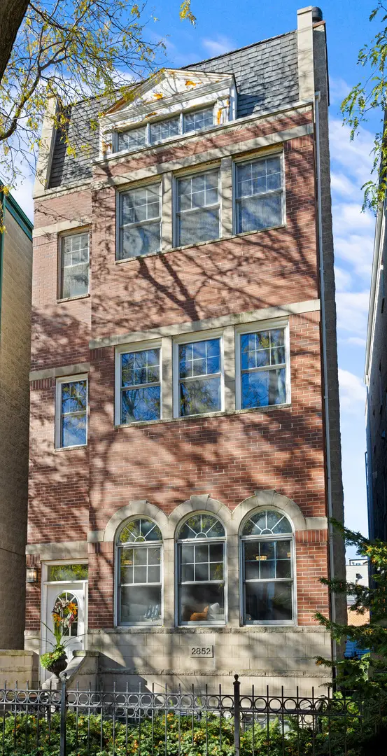 2852 N Damen Avenue #1, Chicago, IL 60618