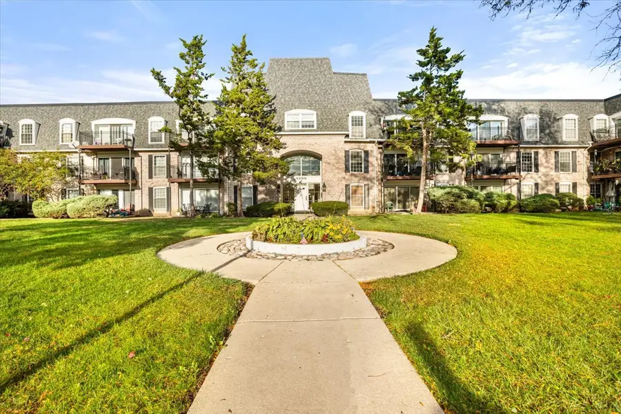 5200 Carriageway Drive #302, Rolling Meadows, IL 60008 - Image #2