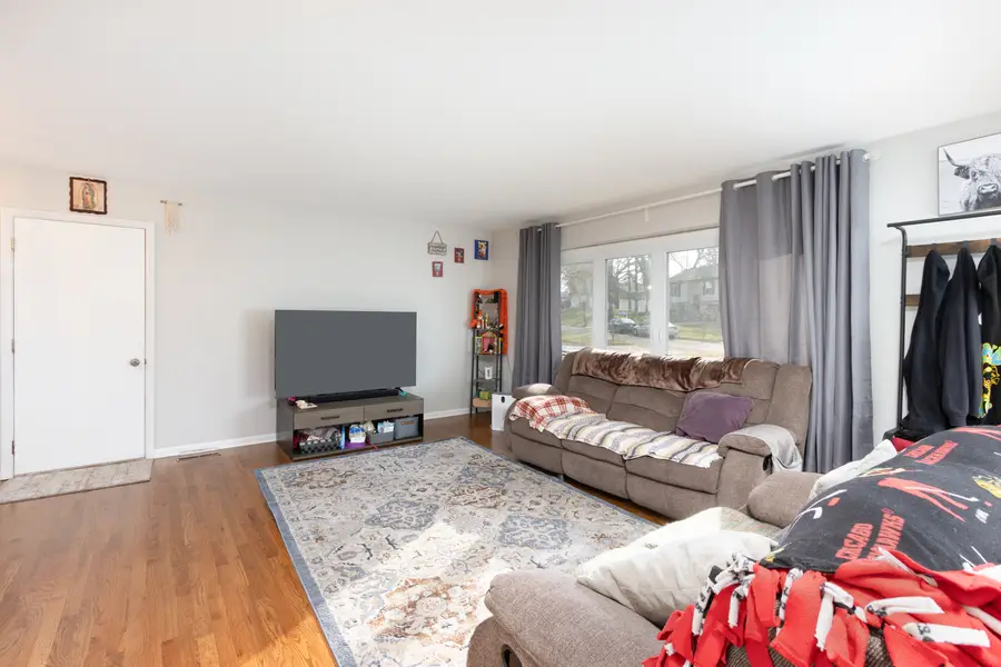 612 Silbury Court, McHenry, IL 60050 - Image #2