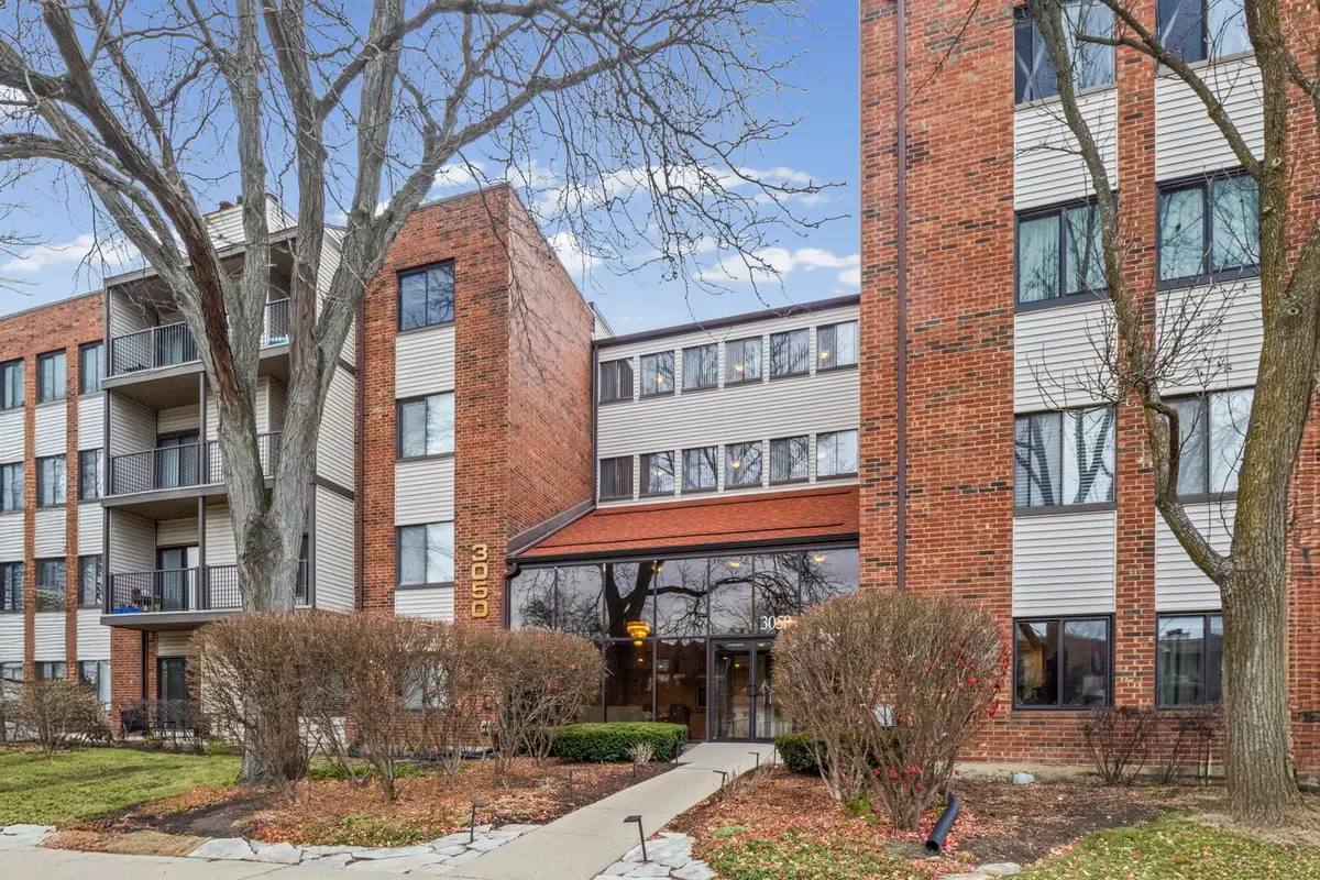 3050 Pheasant Creek Drive #305, Northbrook, IL 60062 - Image #1