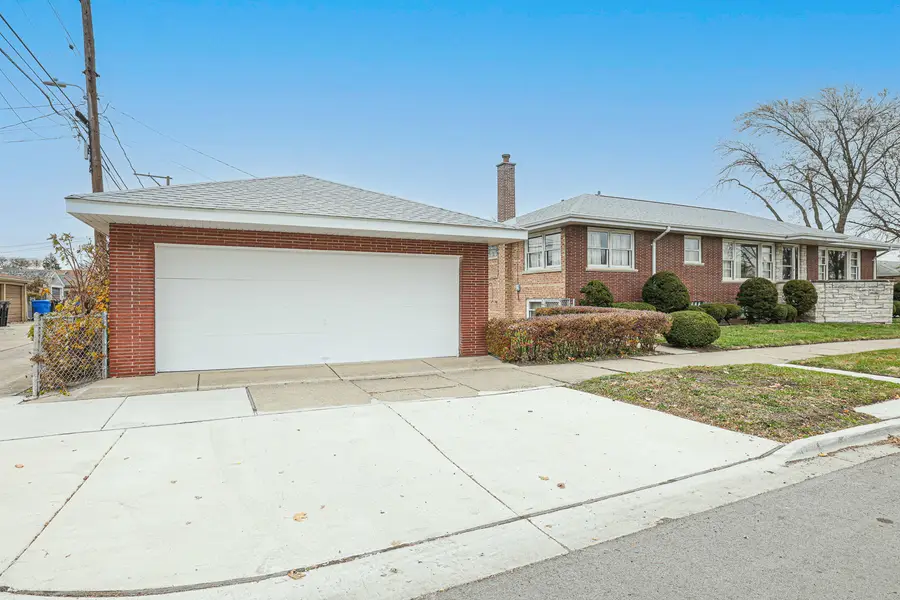 5556 S Tripp Avenue, Chicago, IL 60629 - Image #3