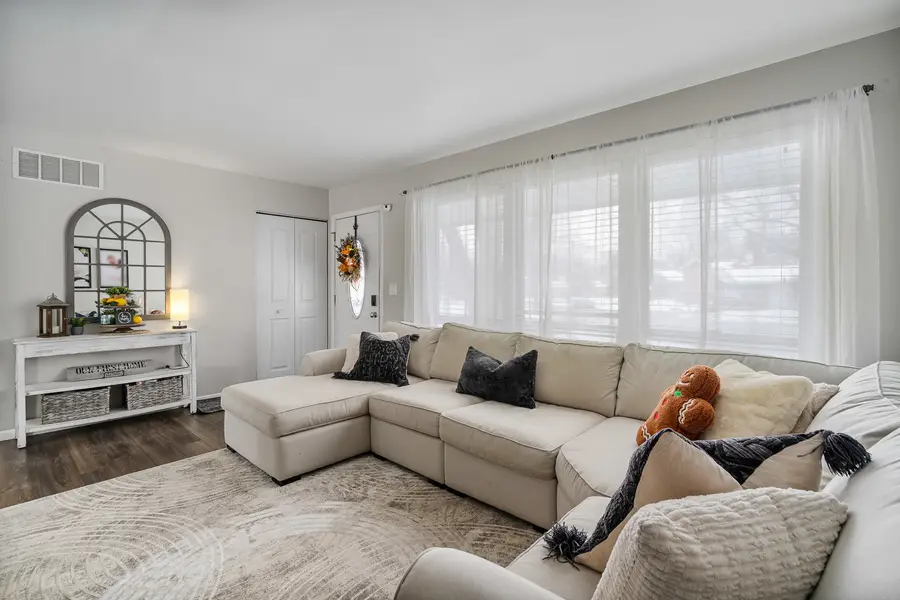 224 Kedvale Court, Bolingbrook, IL 60440 - Image #3