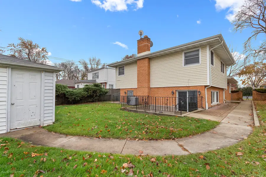 8311 N Olcott Avenue, Niles, IL 60714 - Image #2
