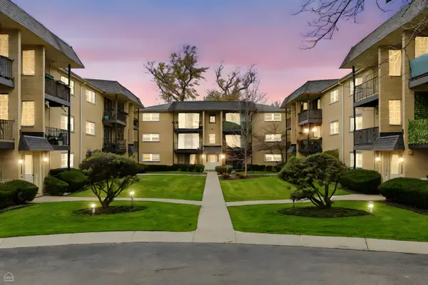 6568 W Roscoe Street #2N, Chicago, IL 60634