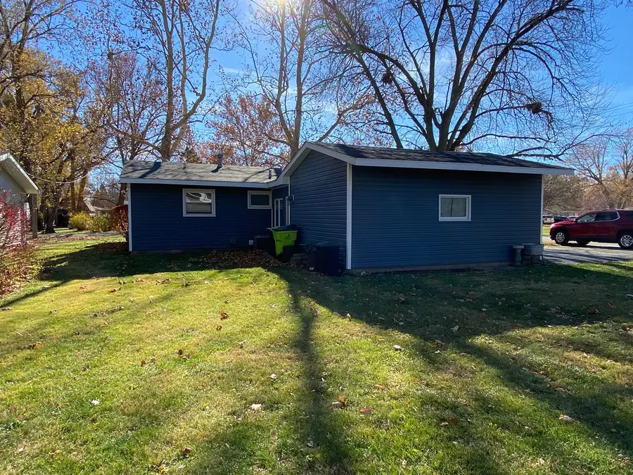 100 E Willow Street, Fairbury, IL 61739 - Image #3