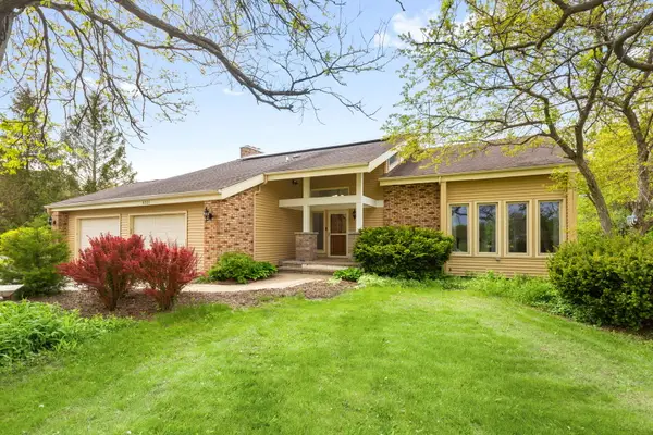 6320 Rowland Road, Huntley, IL 60142
