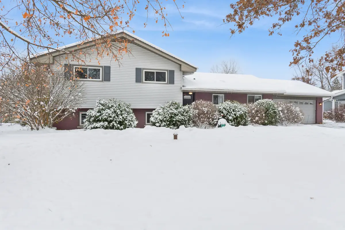 23W039 Hackberry Drive, Glen Ellyn, IL 60137 - Image #1