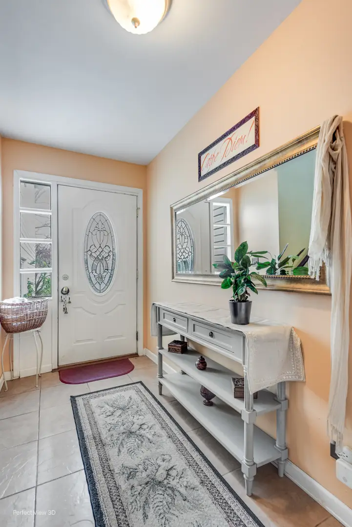 565 Emerson Circle, Bolingbrook, IL 60440 - Image #2