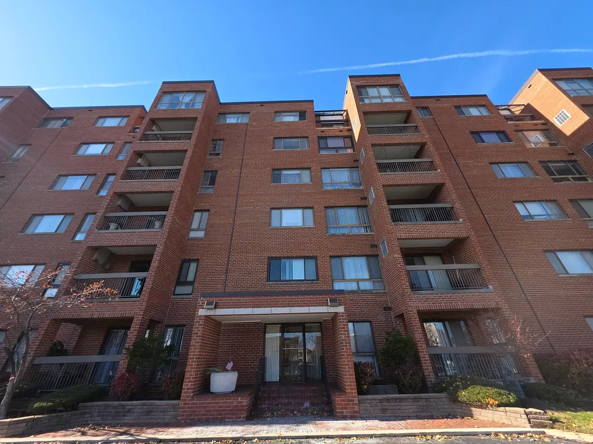 600 Naples Court #510, Glenview, IL 60025 - Image #1