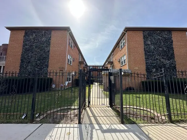 1727 W Touhy Avenue #5, Chicago, IL 60626 - Image #1