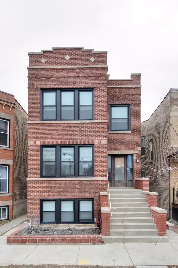 3015 W Wellington Avenue, Chicago, IL 60618