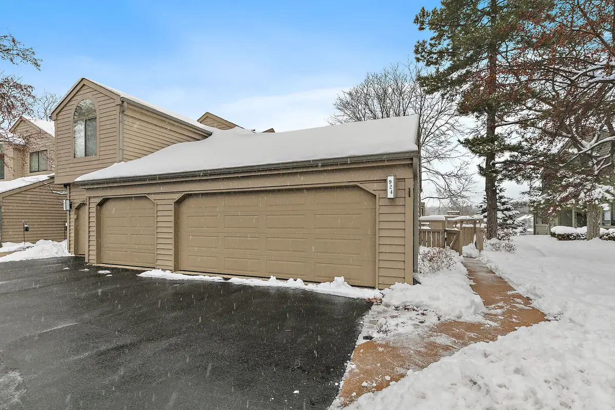 924 Shoreline Road, Lake Barrington, IL 60010 - Image #1