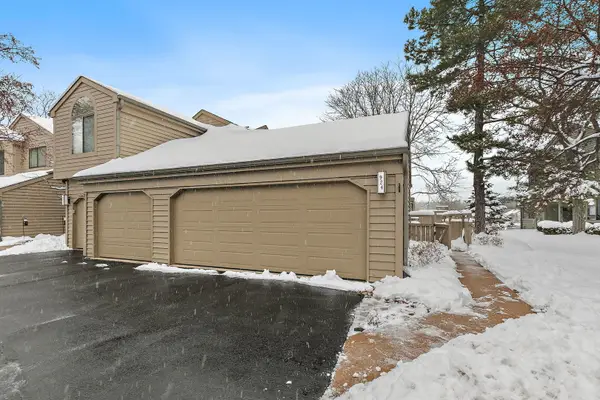 924 Shoreline Road, Lake Barrington, IL 60010