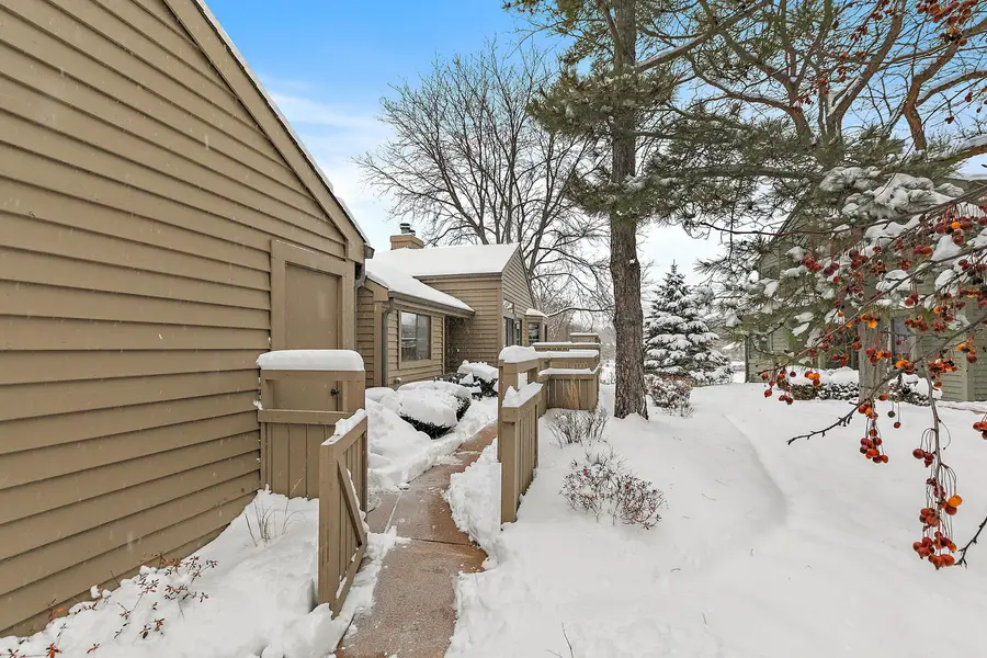 924 Shoreline Road, Lake Barrington, IL 60010 - Image #3