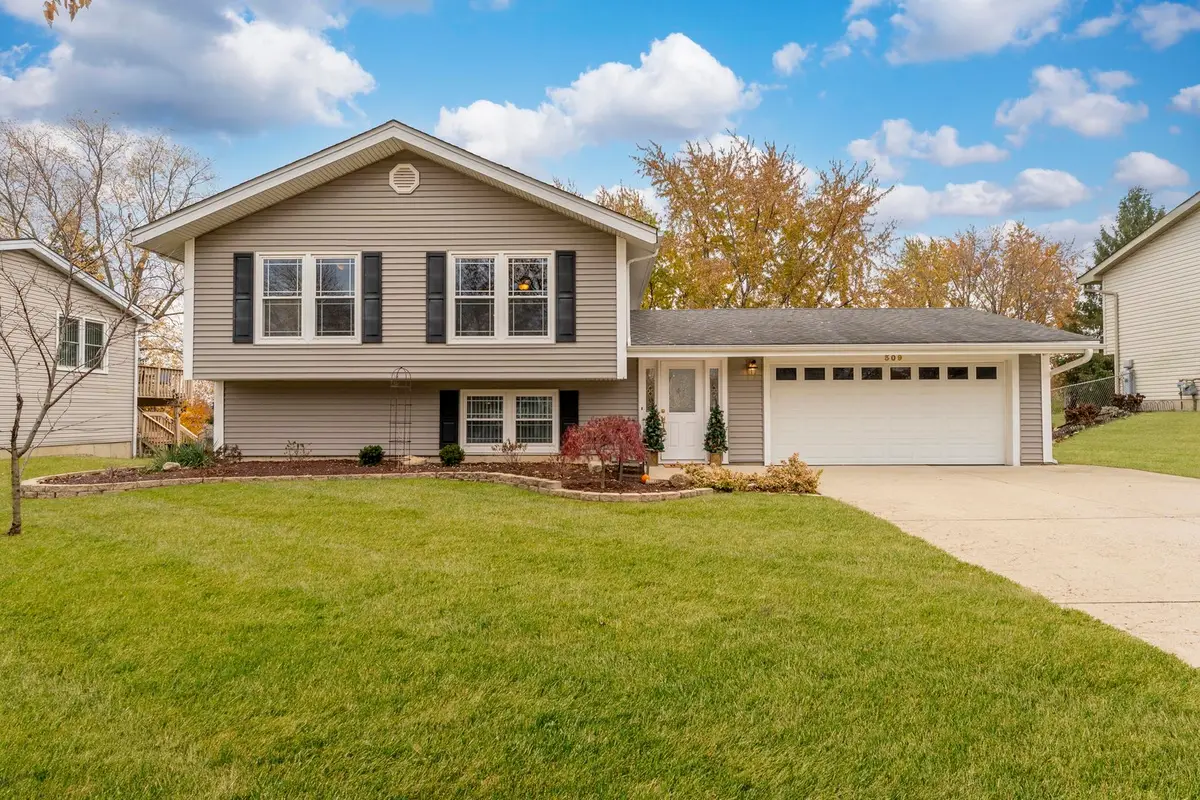 309 Plymouth Lane Nw, Bloomingdale, IL 60108 - Image #1