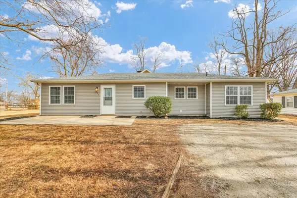 221 Augusta Drive, Mahomet, IL 61853