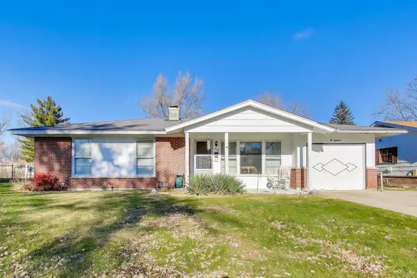 218 Greenbriar Street, Elk Grove Village, IL 60007