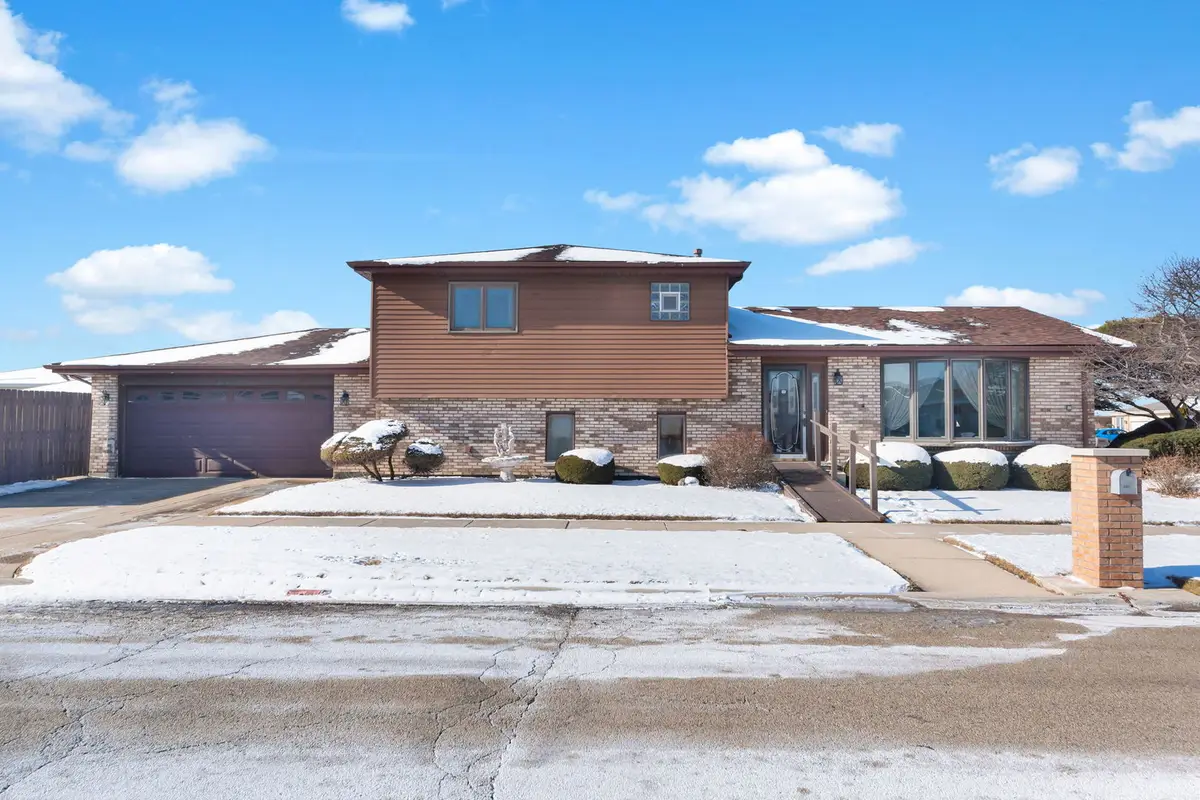 5841 W 75th Place, Burbank, IL 60459 - Image #1