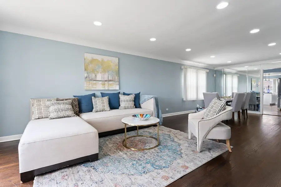 8914 S Chappel Avenue, Chicago, IL 60617 - Image #2