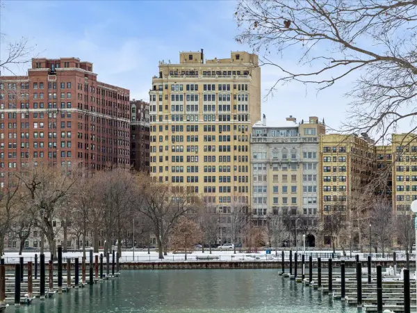 3300 N Lake Shore Drive #10D, Chicago, IL 60657