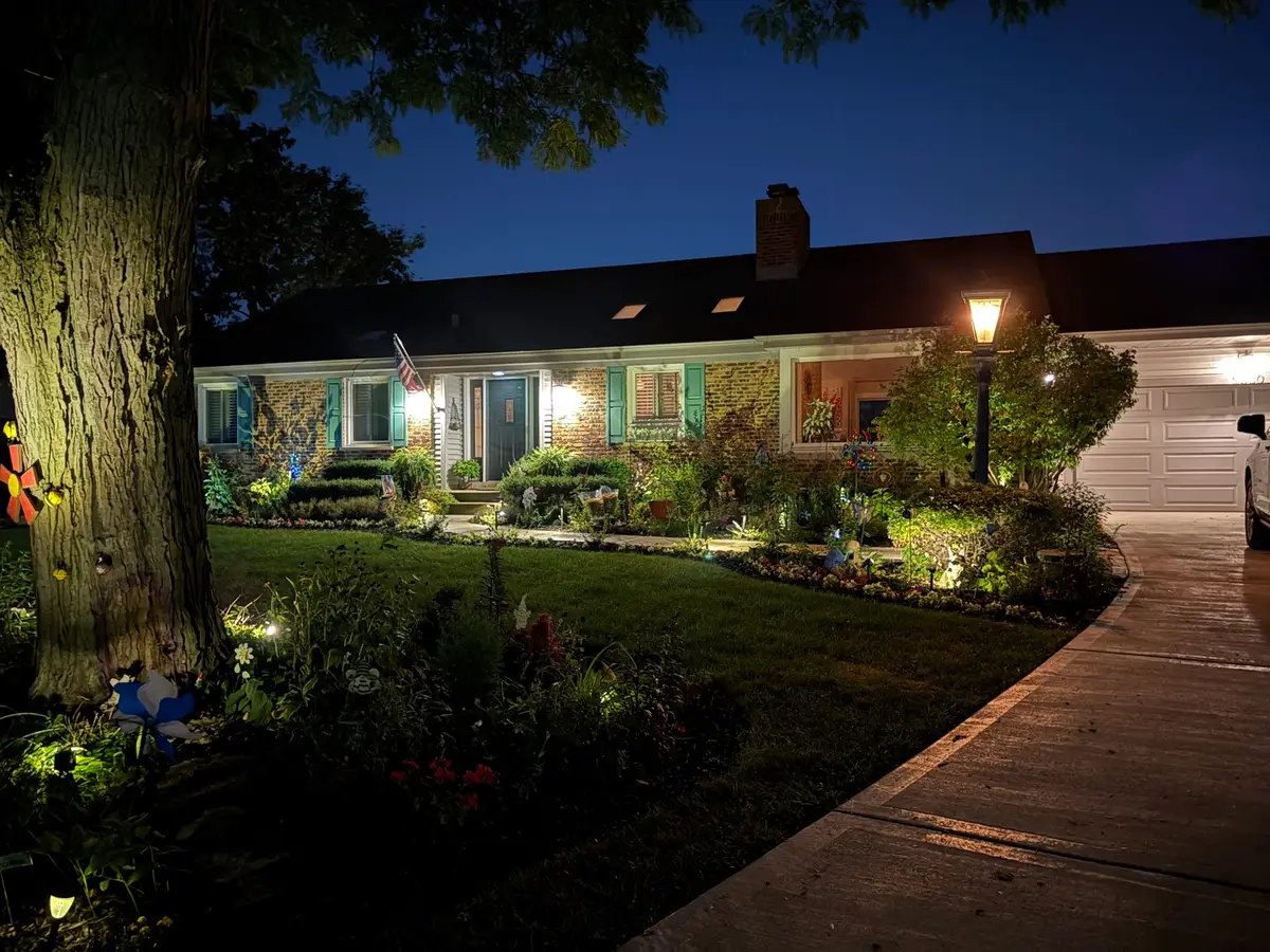 2830 S Briarwood Drive, Arlington Heights, IL 60005 - Image #1