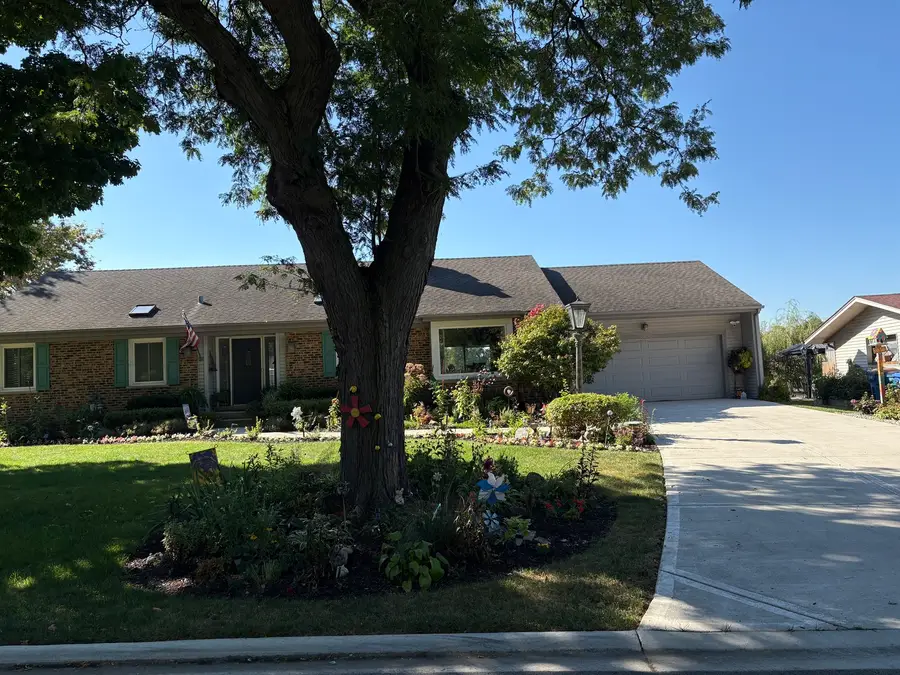 2830 S Briarwood Drive, Arlington Heights, IL 60005 - Image #2