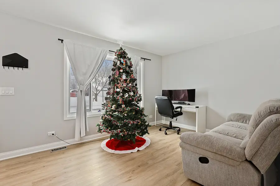 2730 Dorothy Drive, Aurora, IL 60504 - Image #2