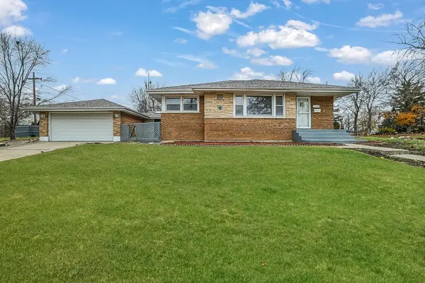 2 N Wisconsin Avenue, Addison, IL 60101