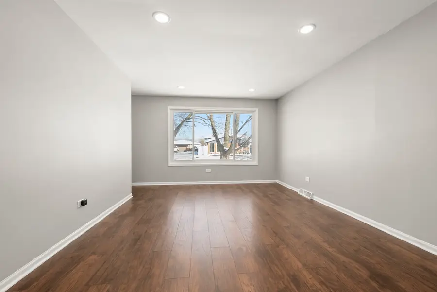 16380 Terry Lane, Oak Forest, IL 60452 - Image #2