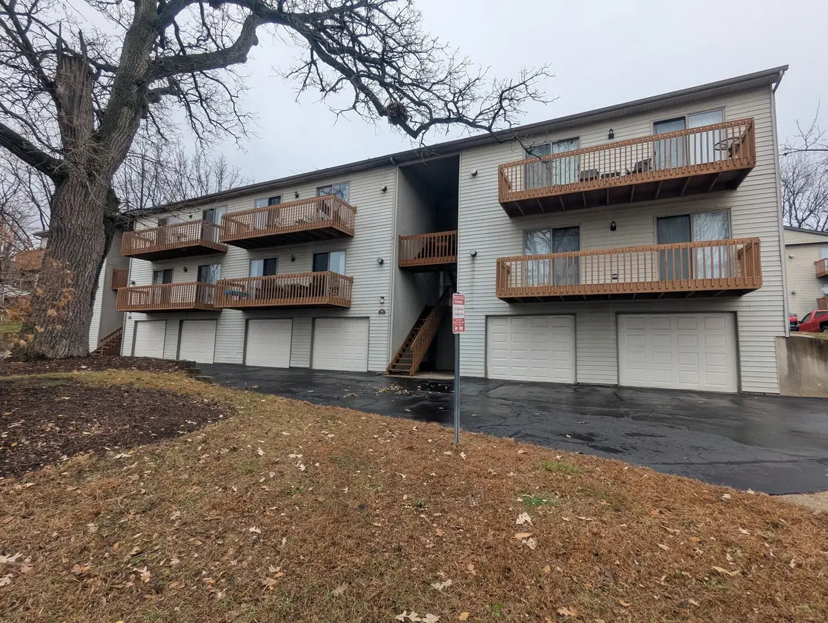 300 Woodridge Circle #C, South Elgin, IL 60177 - Image #1