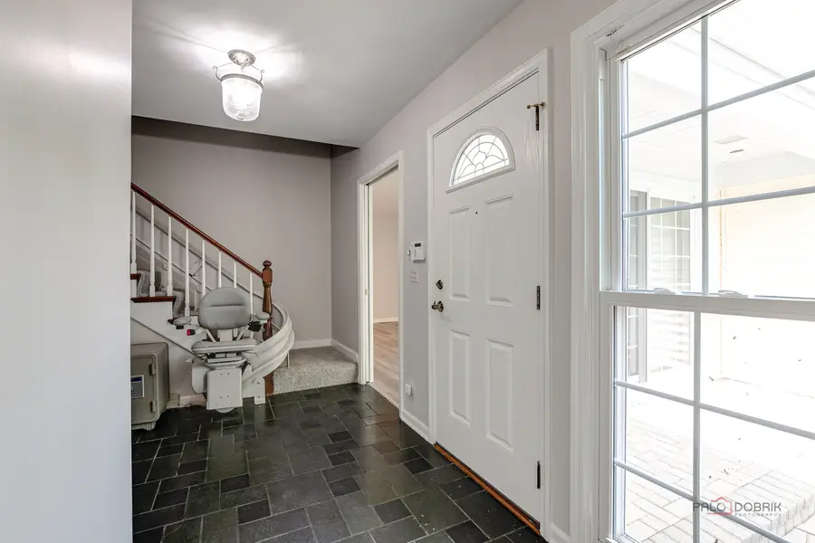 9 The Court Of Lagoon View, Northbrook, IL 60062 - Image #3