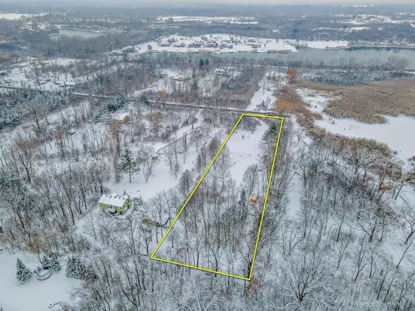 1818 Highwood Road, McHenry, IL 60050