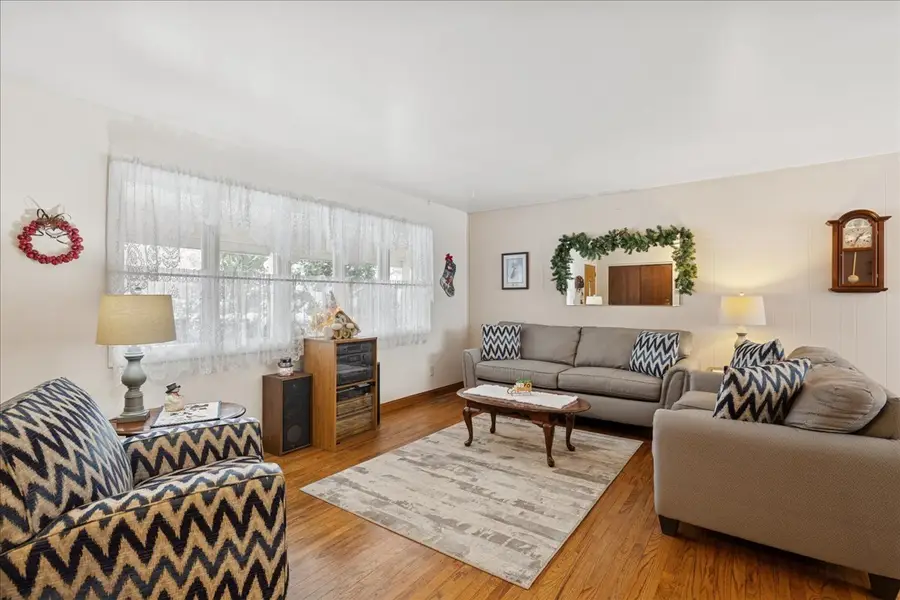 408 Buckingham Drive, Crystal Lake, IL 60014 - Image #2