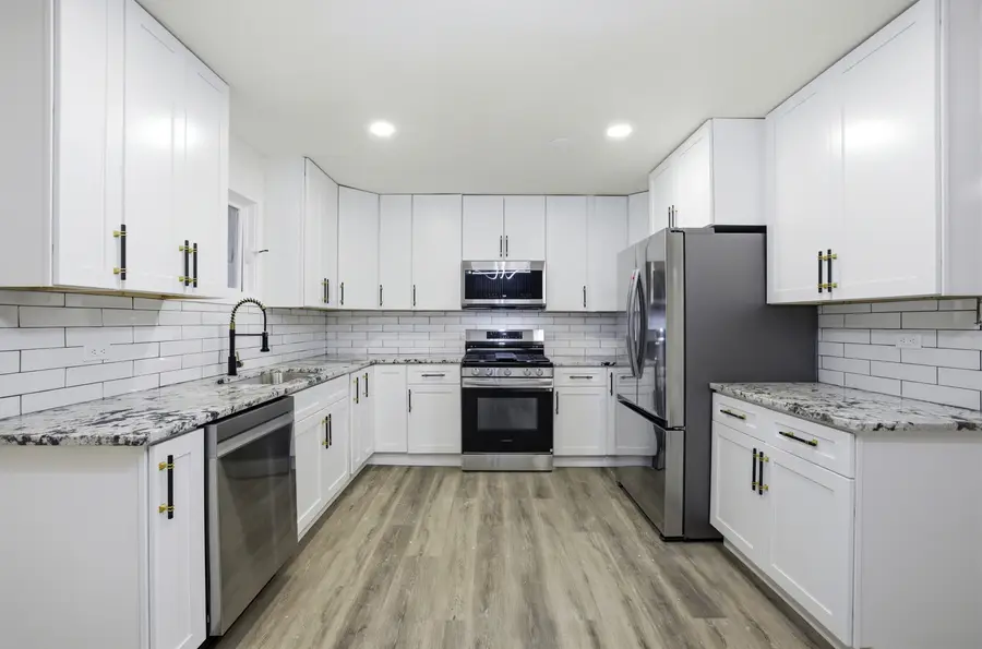 1054 Elliott Avenue, Aurora, IL 60505 - Image #3